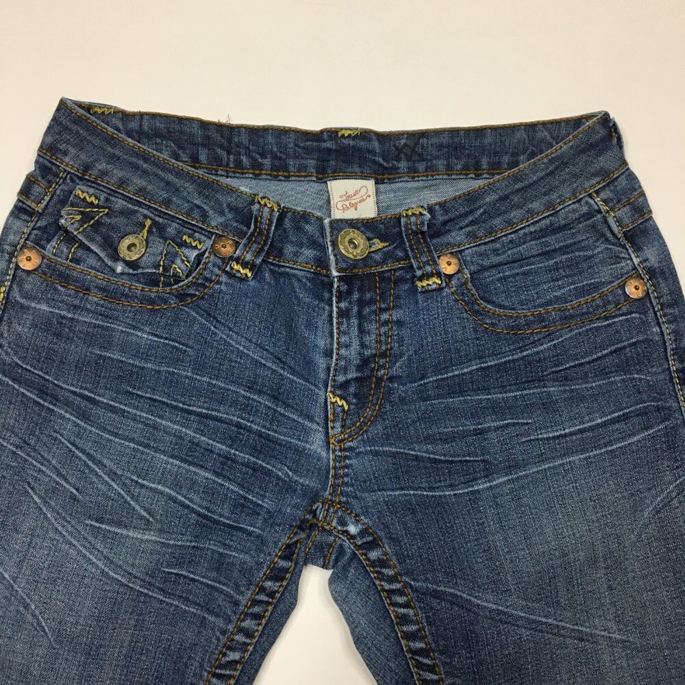 TRUE RELIGION Light/Medium Wash 5 Pocket Logo Hardware Jeans - Picture 4 of 13